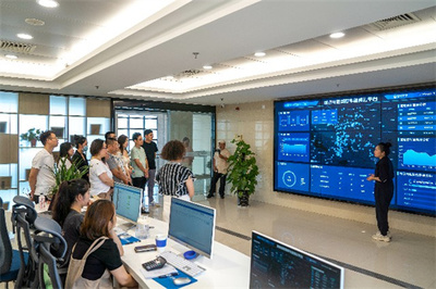 聚焦智慧出行新篇章 常熟自媒體聯盟“E企行”走進江南愛停車，探秘網絡信息技術研發